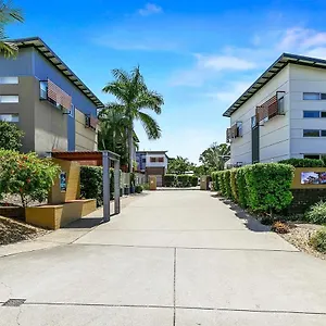  Villa Quarterdecks Retreat